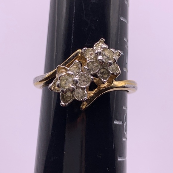 Jewelry - Elegant Gold and Crystal Floral Ring, Size 7.5
